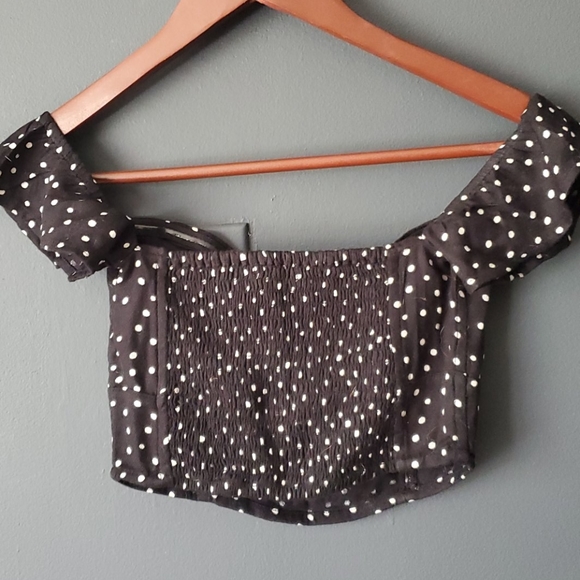 Abercrombie and Fitch Off-The-Shoulder Cropped Top - Picture 2 of 4